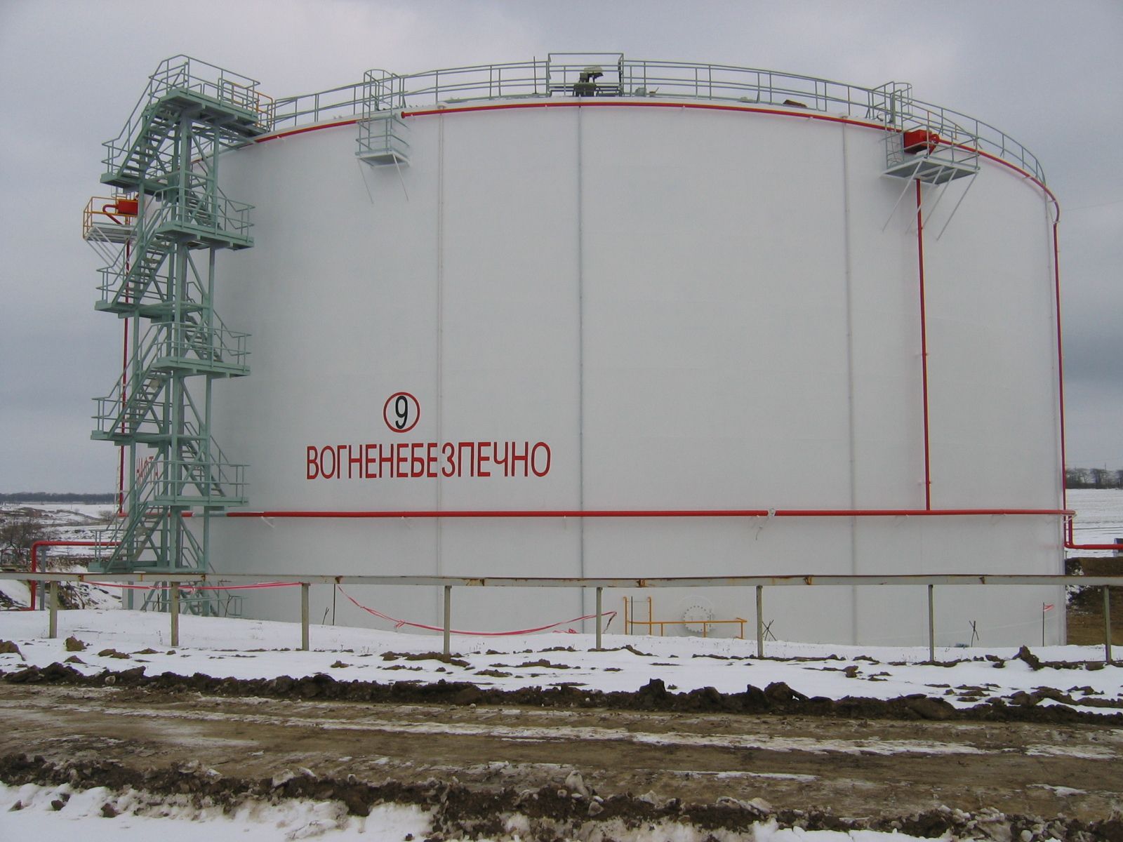 Резервуар объемом 20000 м3 для хранения нефти и нефтепродуктов