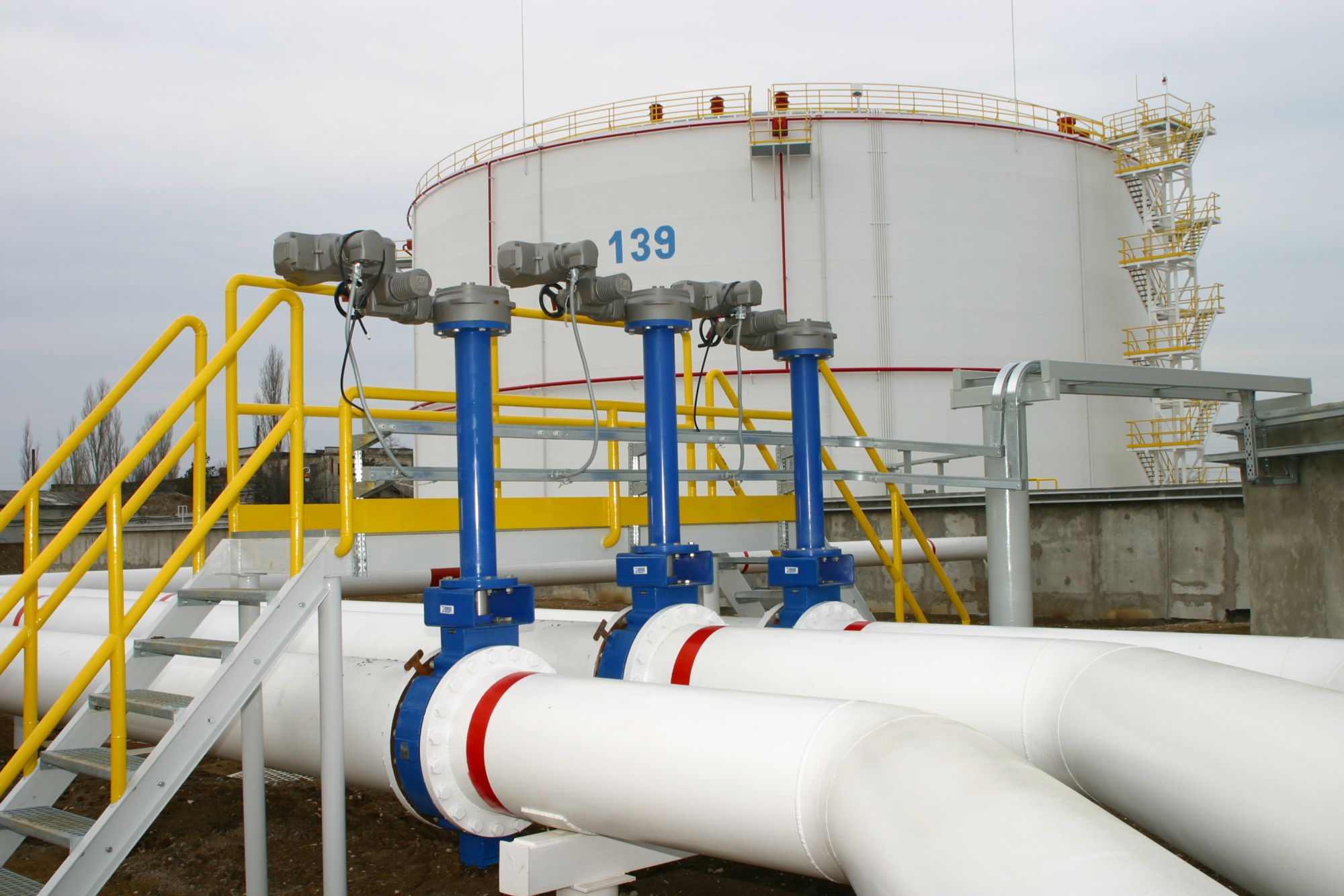 Нефтегазовые хранилища и перегрузочные терминалы для нефти и нефтепродуктов — изображение №4