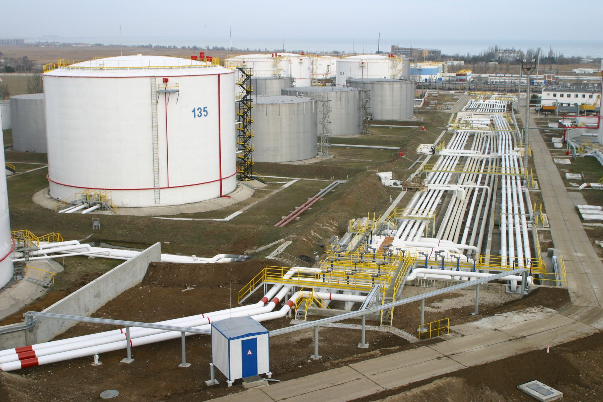 Нефтегазовые хранилища и перегрузочные терминалы для нефти и нефтепродуктов — изображение №6