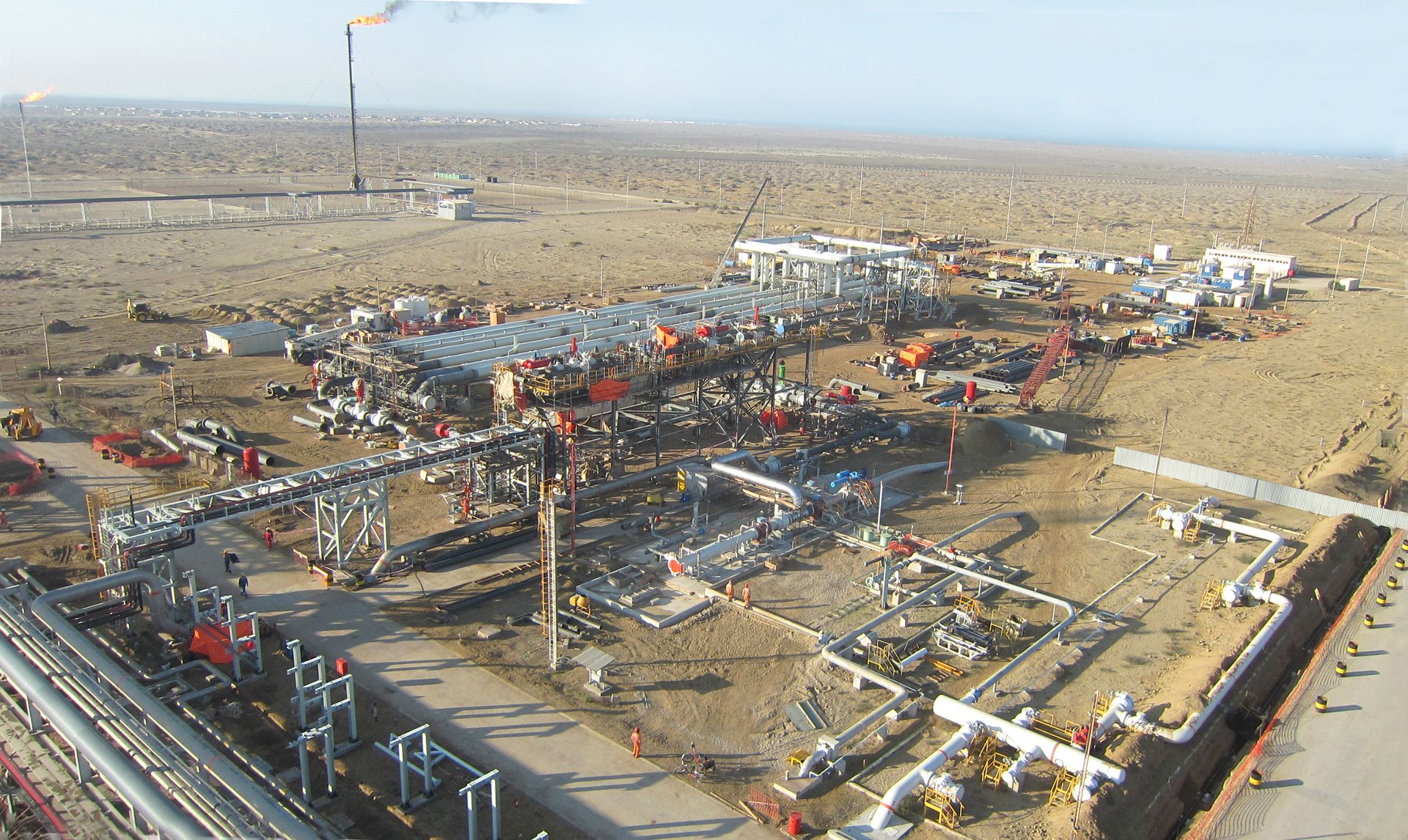 Процесс строительства установки по подготовке нефти